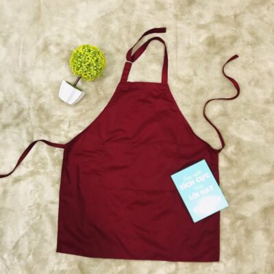 Ưu tiên chất liệu vải dày và bền khi may tạp dề yếm