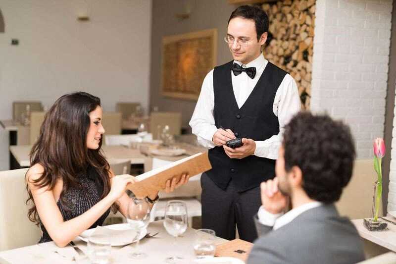 Quy trình phục vụ nhà hàng sẽ có sự khác biệt dựa theo quy định của từng nhà hàng