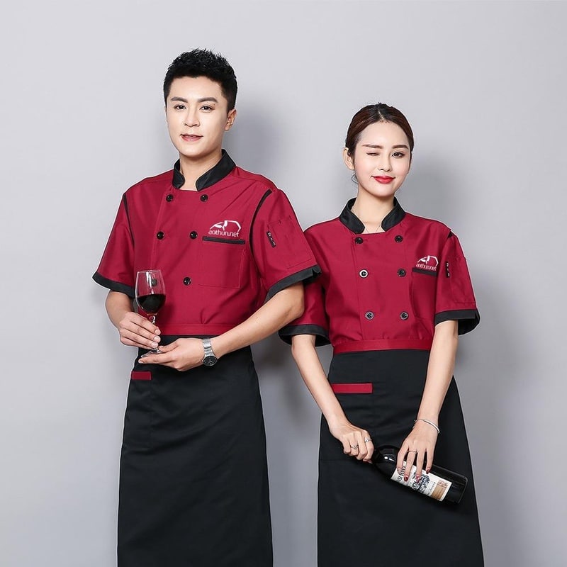 Quần áo đầu bếp cần được làm từ chất liệu thoải mái, thấm hút mồ hôi
