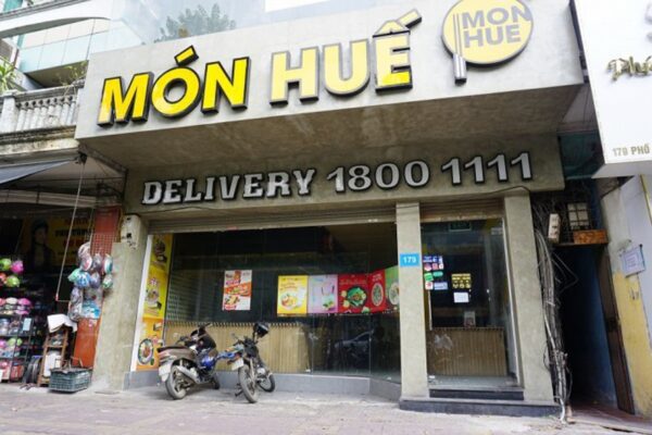 Đồng phục nhà hàng món Huế là cách để quảng bá thương hiệu rất tốt cho quán