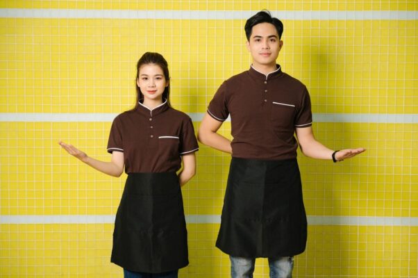 Đồng phục quán cafe Hàn Quốc thường hướng tới sự trẻ trung, hiện đại