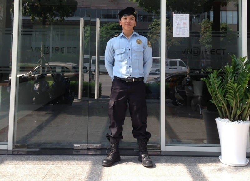 Đồng phục bảo vệ khách sạn được làm từ nhiều chất liệu khác nhau