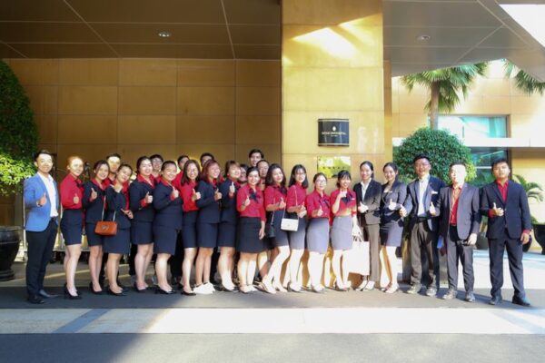 Đồng phục của khách sạn Intercontinental có màu sắc trang nhã