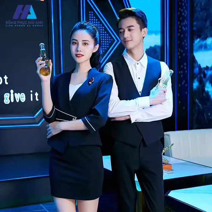 Nhân viên lễ tân